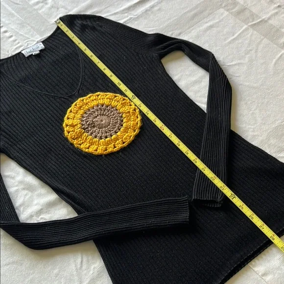Black Long Sleeve Top with Sunflower Crochet Design Size Medium - Picture 5 of 8